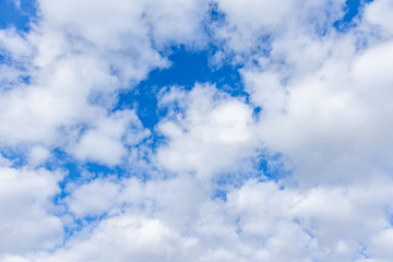 綺麗な青空と白い雲