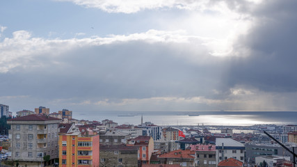 Obraz premium Cloudy sky with sun showing through over the Marmara Sea in Pendik, Istanbul.