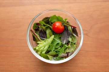 ベビーリーフとミニトマトのサラダ