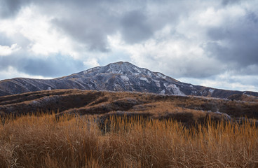 Fototapeta premium 阿蘇山の風景。 熊本県阿蘇くじゅう国立公園で撮影。