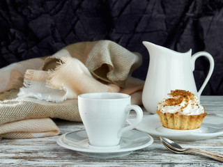 Shortcrust pastry with beaten cream.Cup of coffee, tea.On a colored background