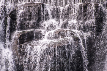 Shihfen Waterfall, Fifteen meters tall and 30 meters wide, It is the largest curtain-type waterfall in Taiwan