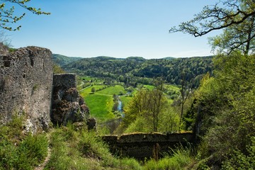 Fototapeta na wymiar Blick von der Ruine Neideck ins Wiesenttal Fränkische Schweiz Bayern Deutschland