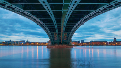 Fototapeta premium Theodor-Heuss-Brücke