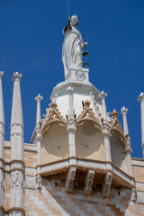 Fototapeta premium Marble statues on top of the Basilica and Cathedral of San Marco in Venice, Italy