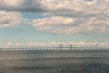 Suède. Sweden. Malmö. vue du pont Oresundsbron au dessus de la mer Baltique. view of the Oresundsbron bridge over the Baltic Sea.