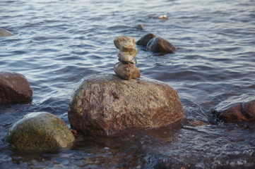 Kleiner Steinturm an boltenhagens Ostseeküste
