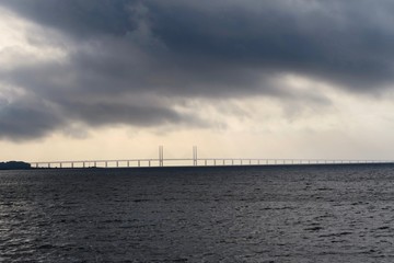 Fototapeta na wymiar Blick von Malmö (Schweden) auf die Öresundbrücke 