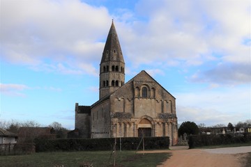 Eglise Saint André dans le village de Saint André de Bagé - Département de l'Ain - Construite au 12 ème siècle - Vue extérieure