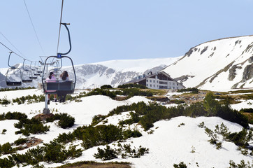 Obraz premium Cableway Gondola in the Winter Mountains in Bulgaria 