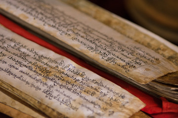 buddhist ancient texts in tibetan