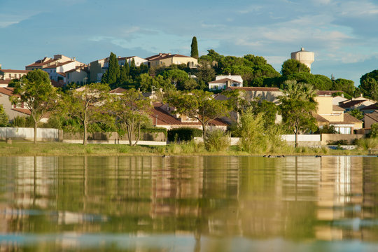 homes mirroring in a lake