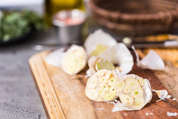 Cutting garlic