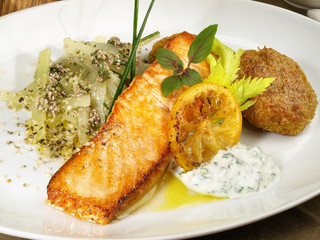 Lachssteak Omega 3 mit Quinoa