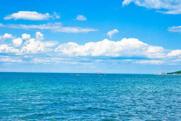 Obraz na płótnie Canvas sea and blue sky