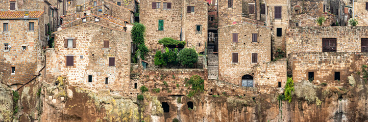 Fototapeta na wymiar View of the medieval village Pitigliano founded in Etruscan time on the tuff hill, Tuscany