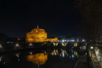 Fototapeta na wymiar castel sant'angelo night view