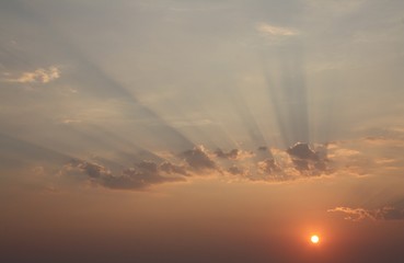 Obraz na płótnie Canvas Sunset between the clouds