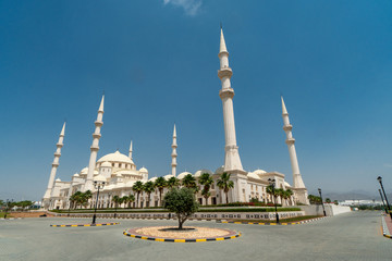 Fototapeta na wymiar Sheikh Zayed Mosque in Fujairah, United Arab Emirates