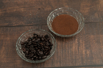 Obraz na płótnie Canvas Roasted coffee beans and ground coffee powder