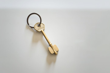 Llave antigua dorada 