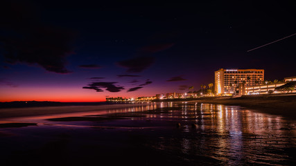 Fototapeta premium Piękny hotel Ventura Beach Pier Sunset