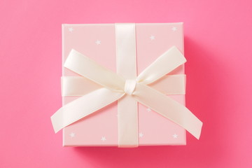ピンクのプレゼントボックス