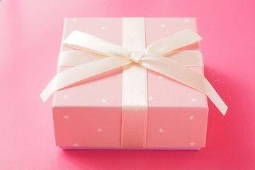 ピンクのプレゼントボックス
