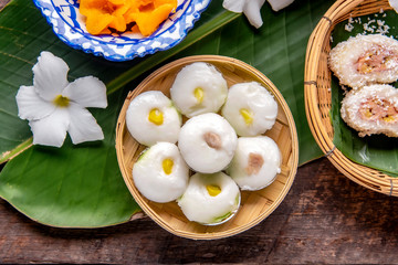 Obraz na płótnie Canvas Thai pudding with coconut topping (Ta go ) ,Thai traditional dessert