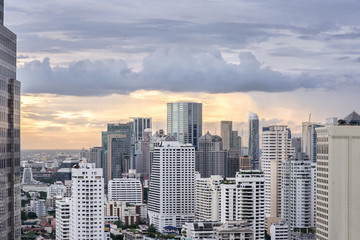 Fototapeta na wymiar Bangkok city under the cloud