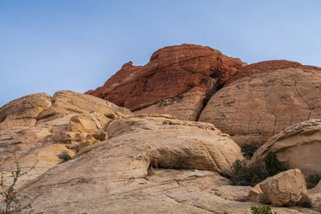 Obraz premium Low angle landscape of massive white and red rock formations or hills at Red Rock Canyon in Las Vegas, Nevada