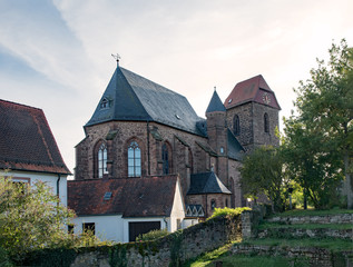 Fototapeta na wymiar St. Nikolauskirche in Neuleiningen in Rheinland-Pfalz, Deutschland 