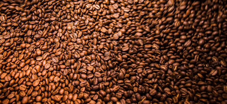 Blur image foe background : Roasted coffee bean background concept