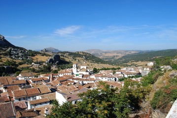 Fototapeta na wymiar View of the traditional white town, Grazalema, Spain.