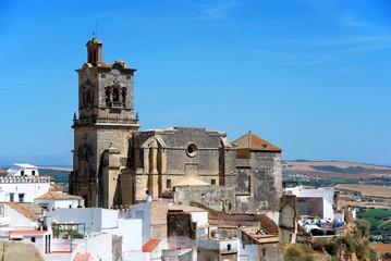 Fototapeta na wymiar View of St Peters church and town buildings, Arcos de la Frontera, Spain.