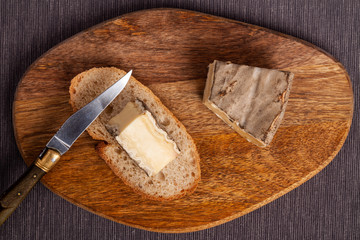 french cow's milk cheese called saint-nectaire