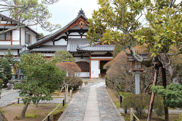 Fototapeta na wymiar traditional building (house ?) in kyoto (japan)