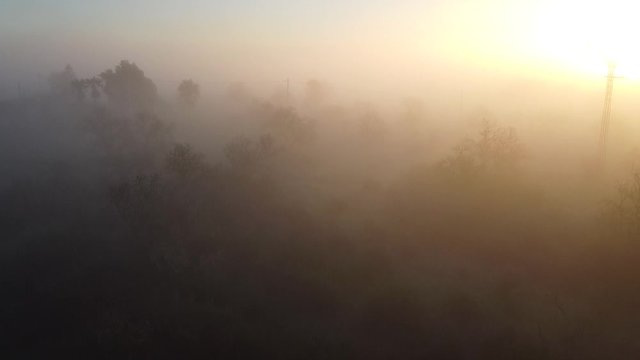 Vista a&eacute;rea de un amanecer con niebla. Mallorca (Espa&ntilde;a)