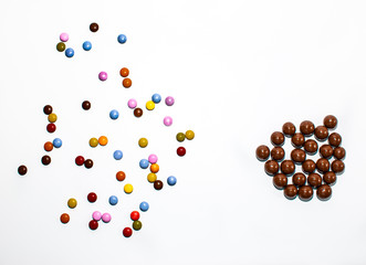 Colored balls standing divided, while brown balls are standing together. The same type stay together, the different stay alone