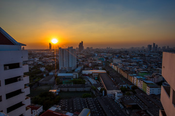Fototapeta premium panoramic high-angle evening background of the city view,with natural beauty and blurred sunsets in the evening and the wind blowing all the time,showing the distribution of city center accommodation
