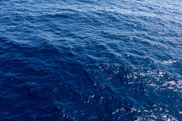 Naklejka premium sea or ocean background. Blue sea water in calm.
