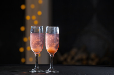 Two glasses of pink champagne for the couple.