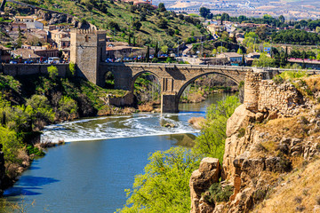 Naklejka premium Toledo z Ponte de San Martin nad Tajo