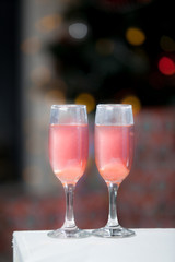 Two glasses of pink champagne for the couple.