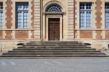 Fototapeta na wymiar Eingang zum Justizpalast in Verdun/Frankreich