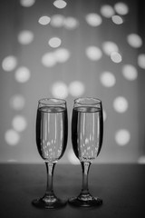Two glasses of pink champagne for the couple.