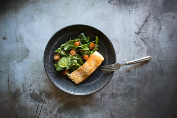 Broiled Salmon and Mixed Greens Salad