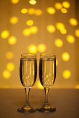 Two glasses of pink champagne for the couple.