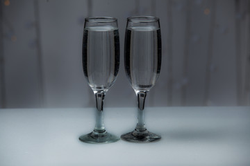Two glasses of pink champagne for the couple.