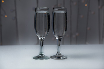 Two glasses of pink champagne for the couple.